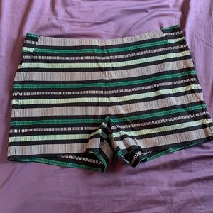 NWOT casual shorts with side zipper, cute size 10